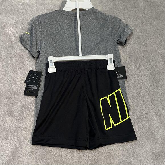 Nike Shirt Shorts Set Boys XS 4 Gray Black Dri-FIT Athletic Activewear New - Picture 4 of 4